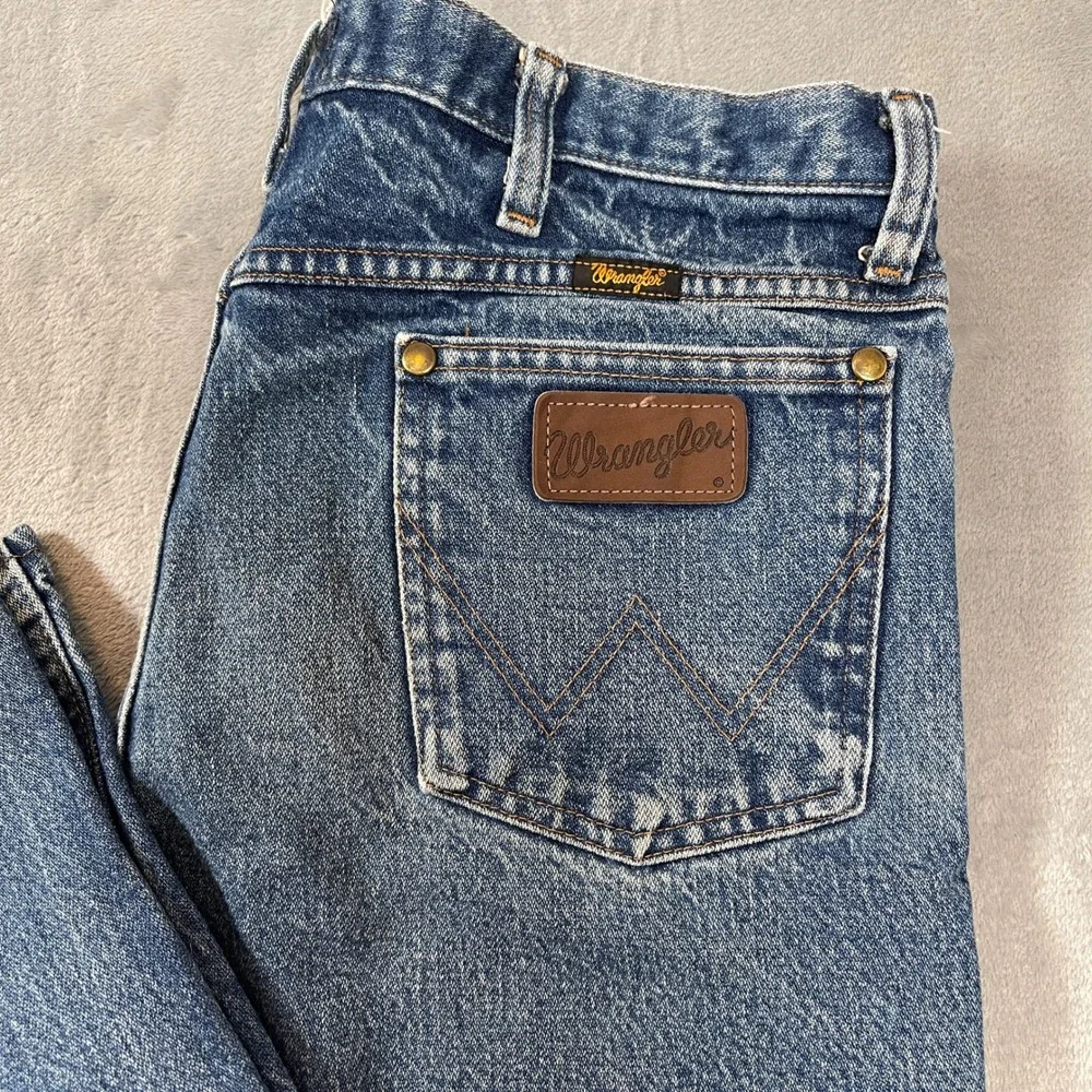 Wrangler Jeans Mens 34x32 Straight Leg Casual Work Slim Fit Blue Denim